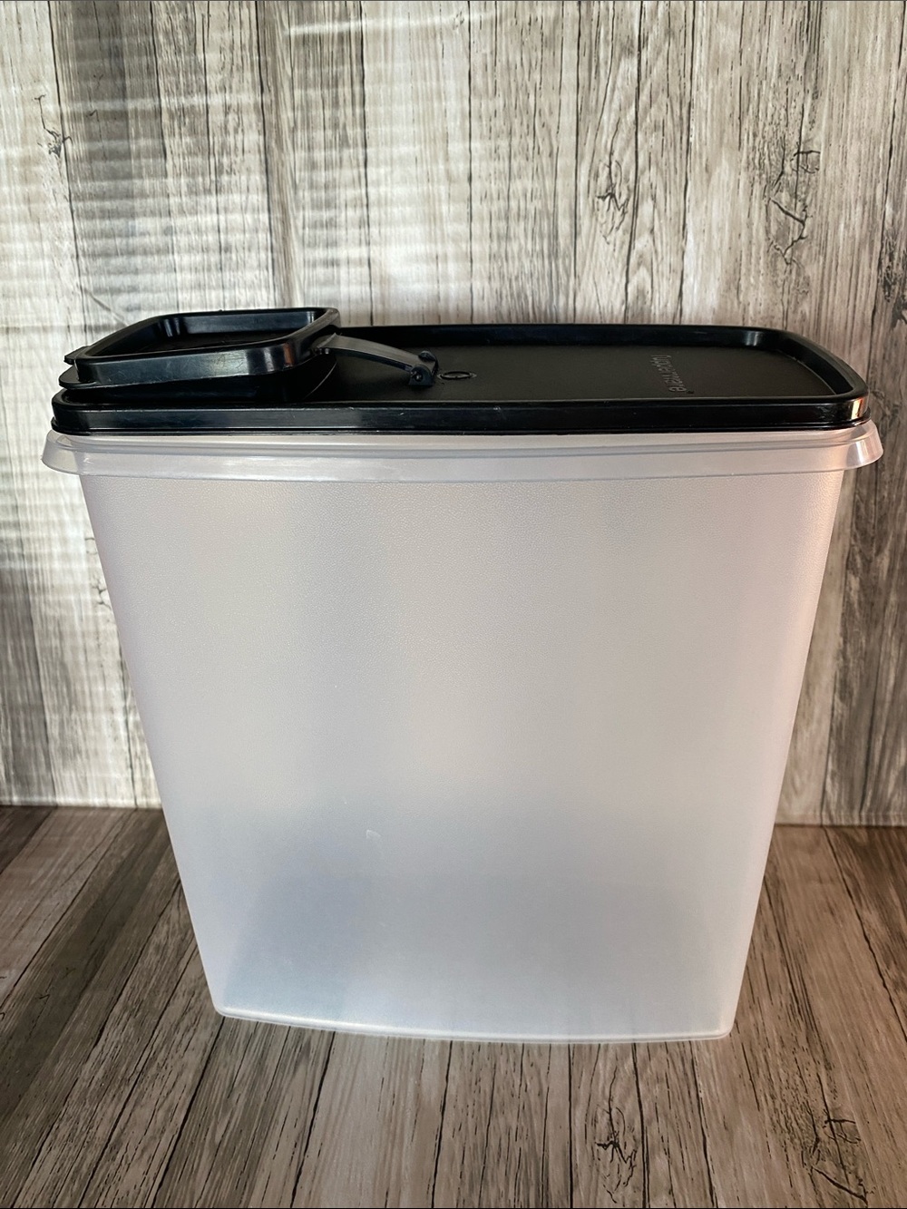 TUPPERWARE SUPER CEREAL STORER
